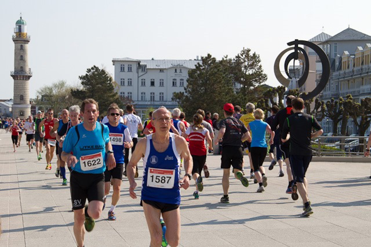 Stoltera-Küstenwaldlauf zum Leuchtturm Warnemünde