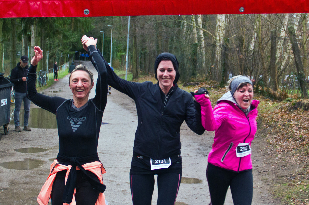 Zieleinlauf beim Nikolauslauf 2016 in Rostock