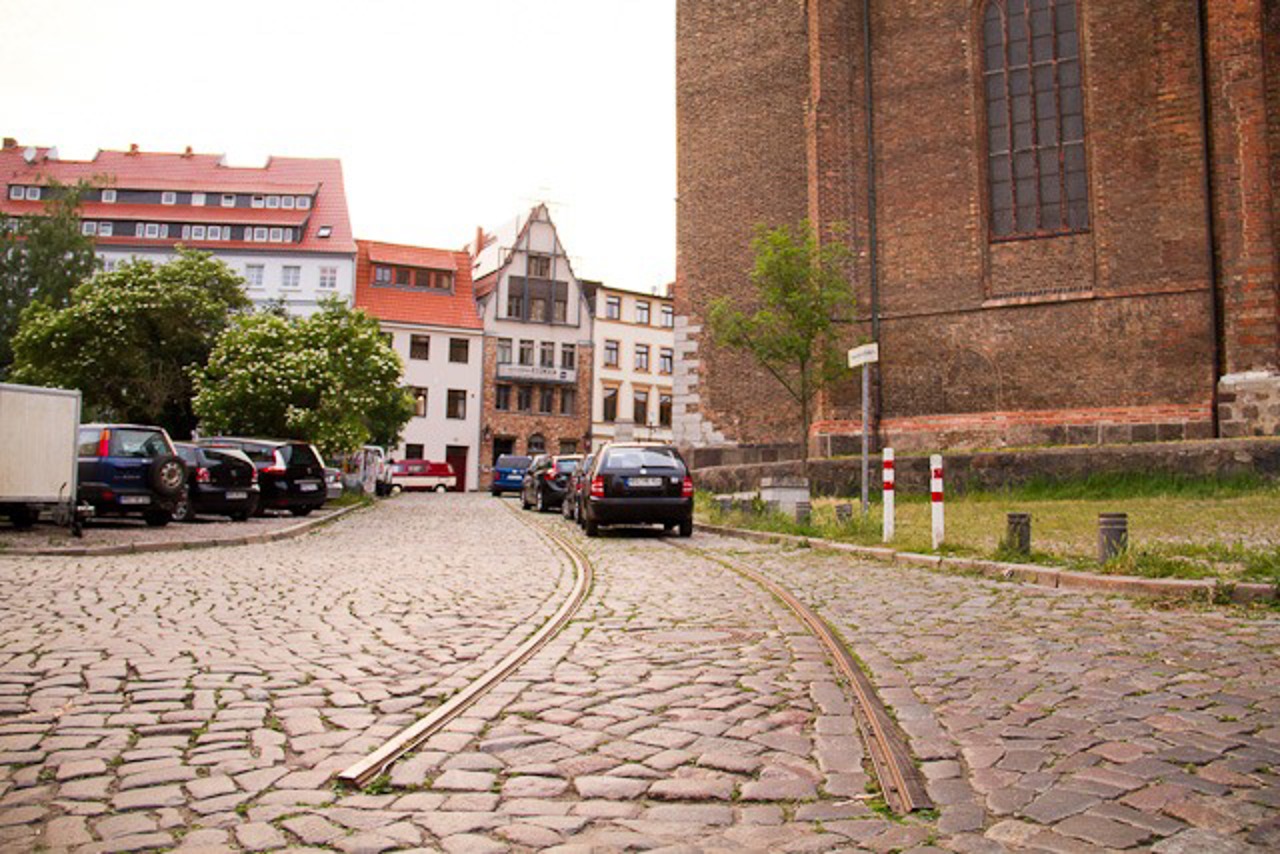 Straßenbahngleise vor der Nikolaikirche