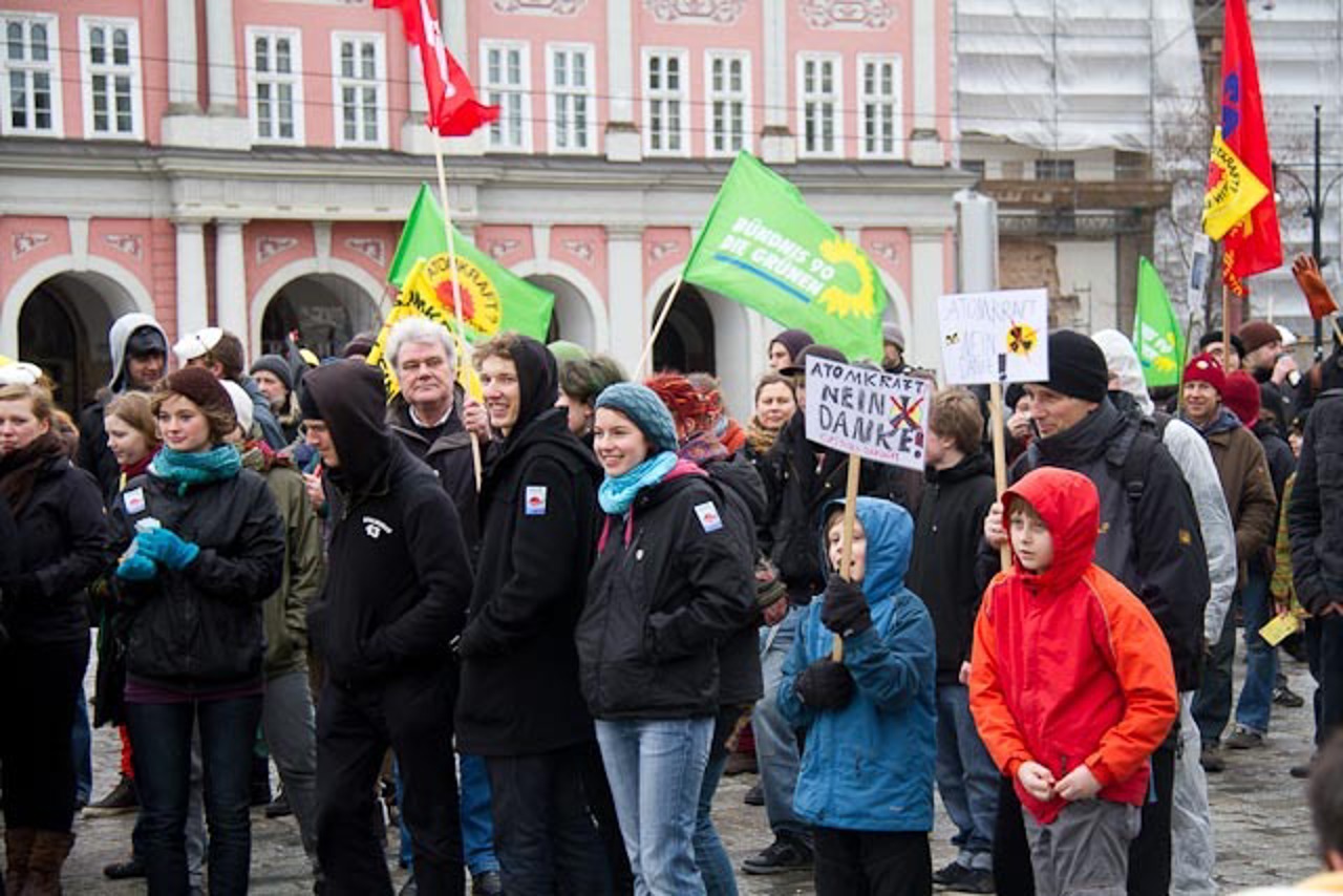Anti-Atom-Demo vor dem Rostocker Rathaus