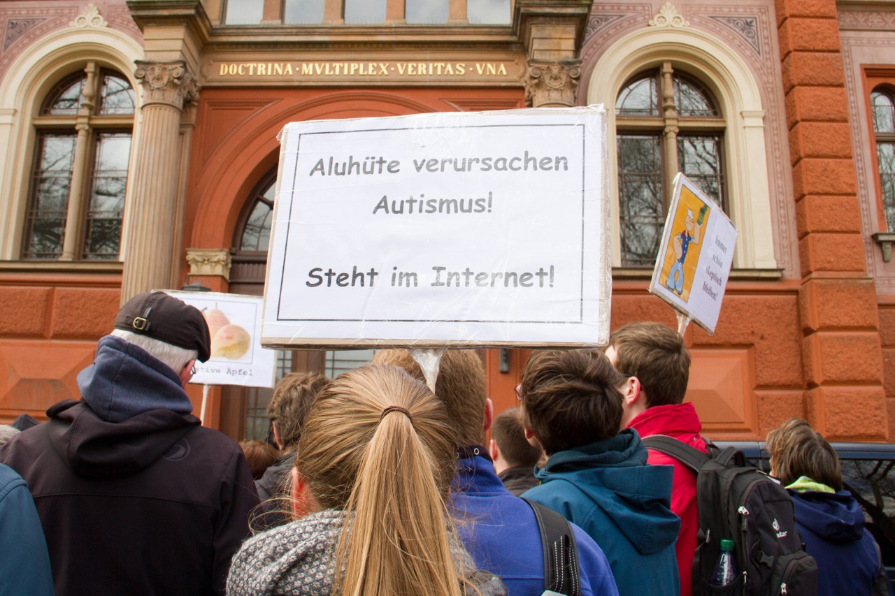 Demo für Freiheit der Forschung in Rostock