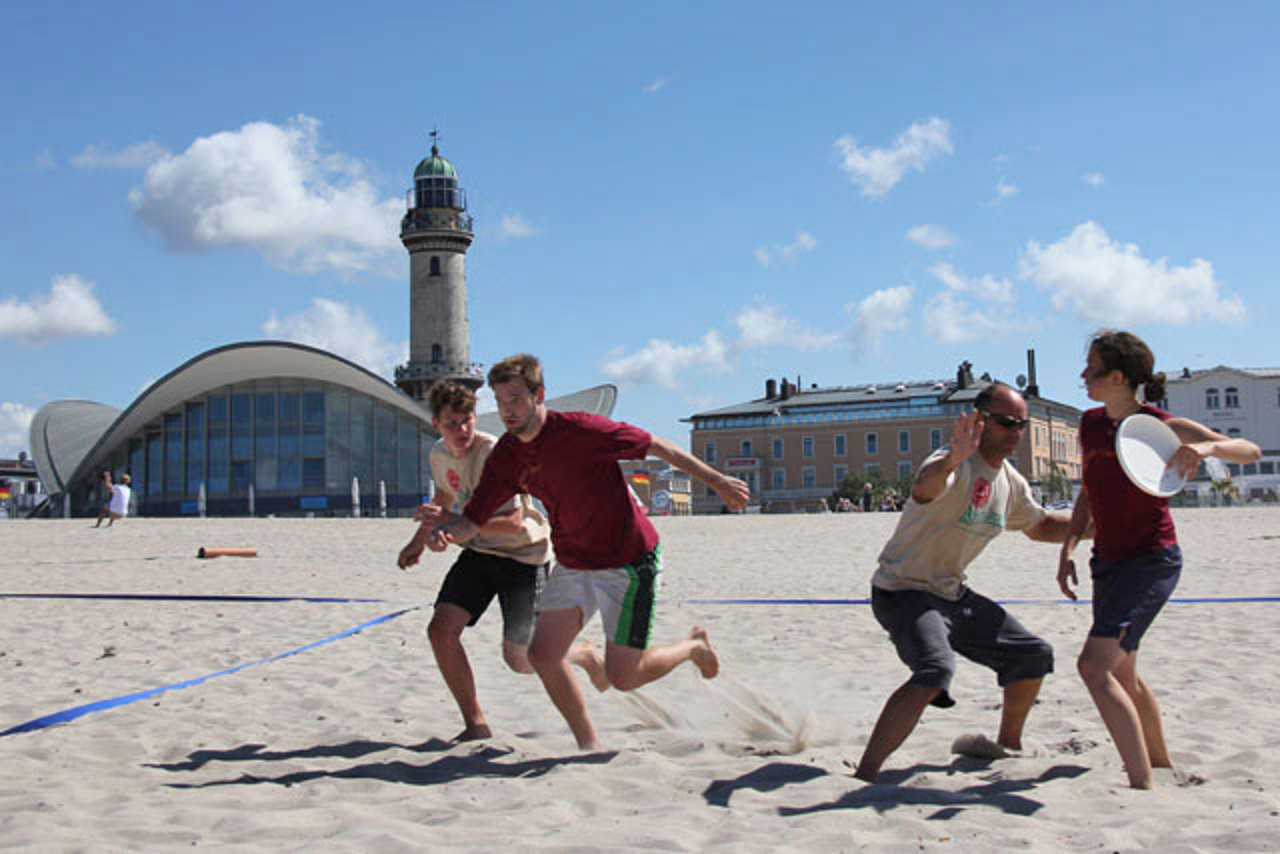 Frisbee: Divers Urquell vs. Erdferkel