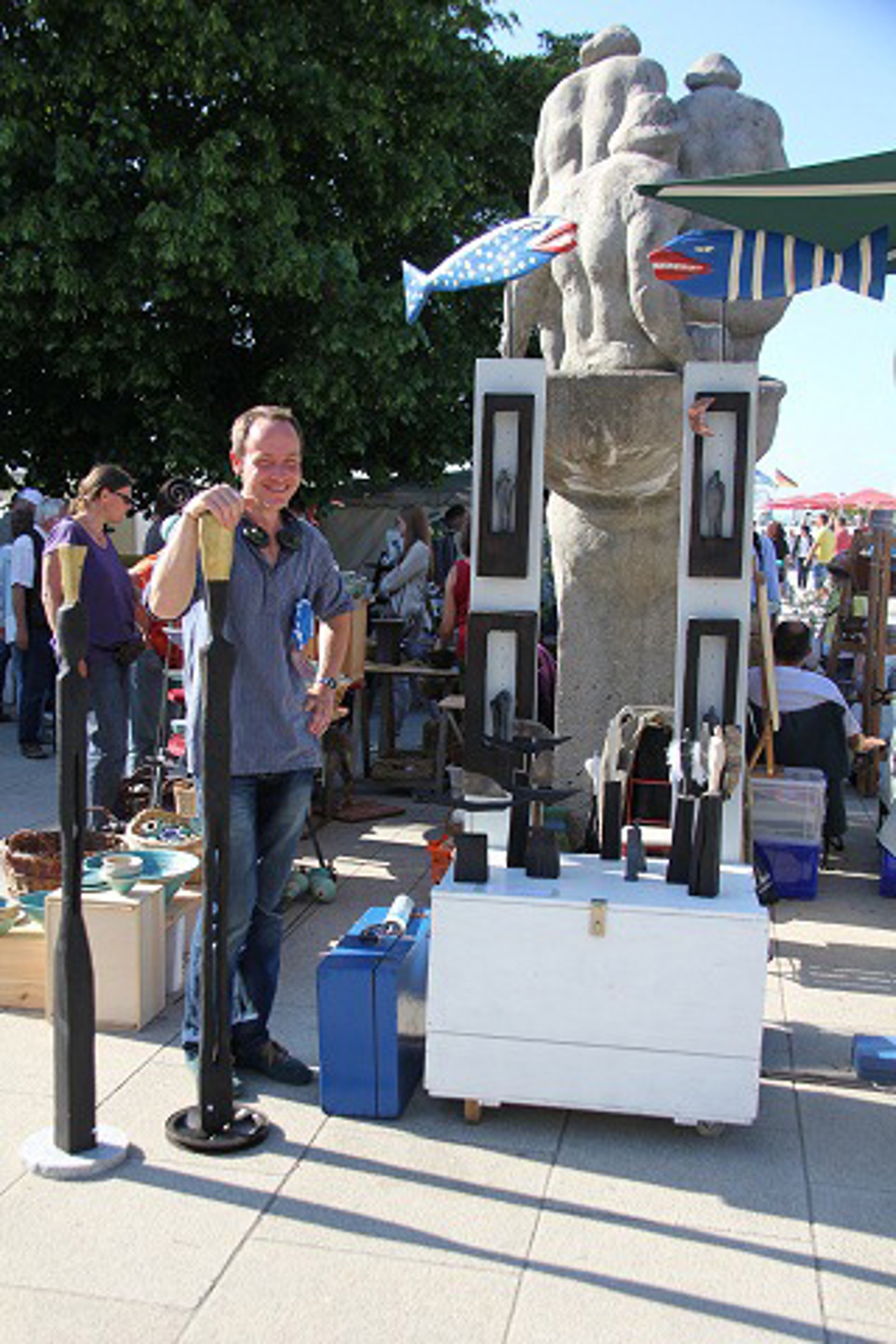 Axel Pfannenschmidt vom Atelier "Ansichtssache" auf dem Kunsthandwerkermarkt Warnemünde