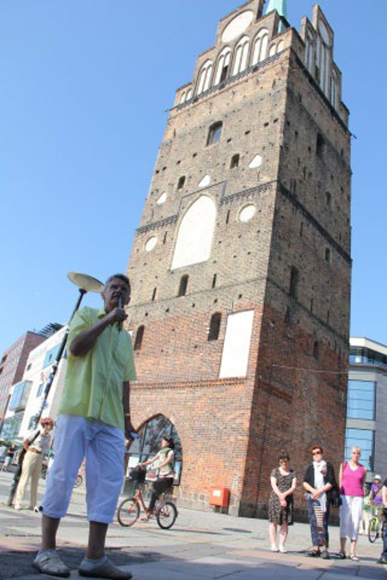 Gerd Hosch vor dem Kröpeliner Tor
