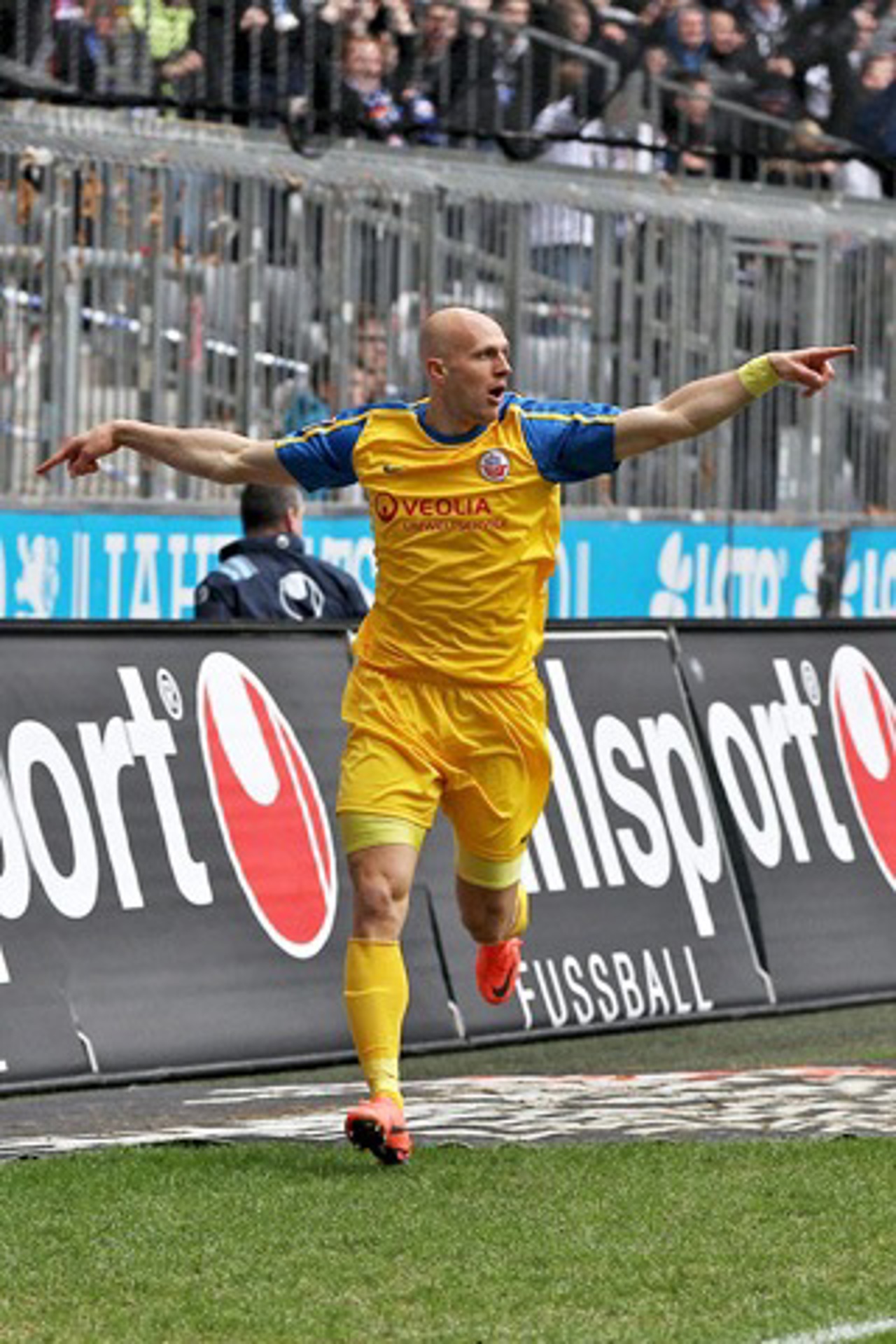 Torjubel bei Freddy Borg: Mit seinem 5. Saisontor sorgte er für den dritten Sieg von Hansa Rostock