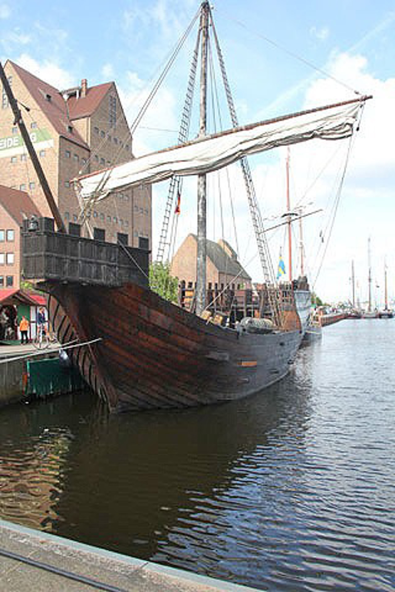 Kogge bei der Hanse Sail im Stadthafen Rostock