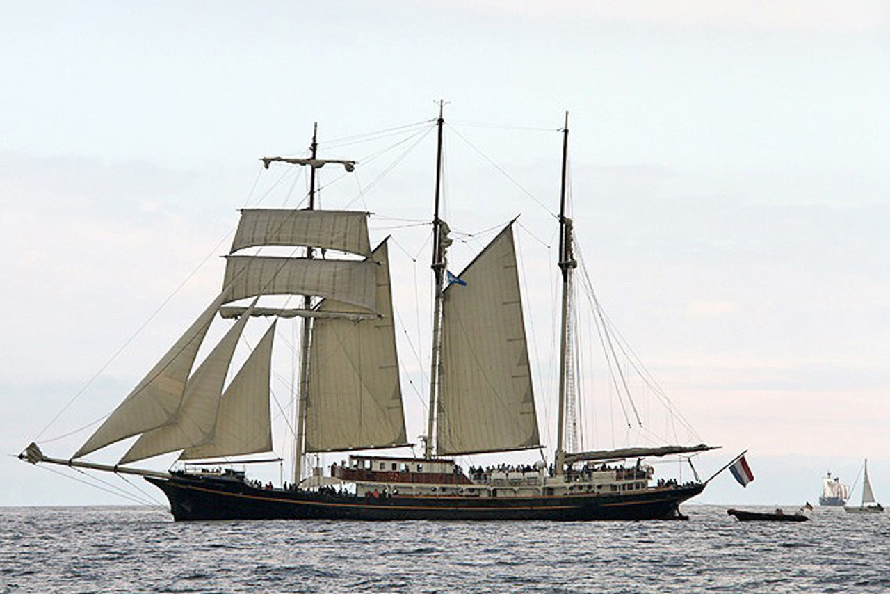 Die Gulden Leeuw unter Segeln