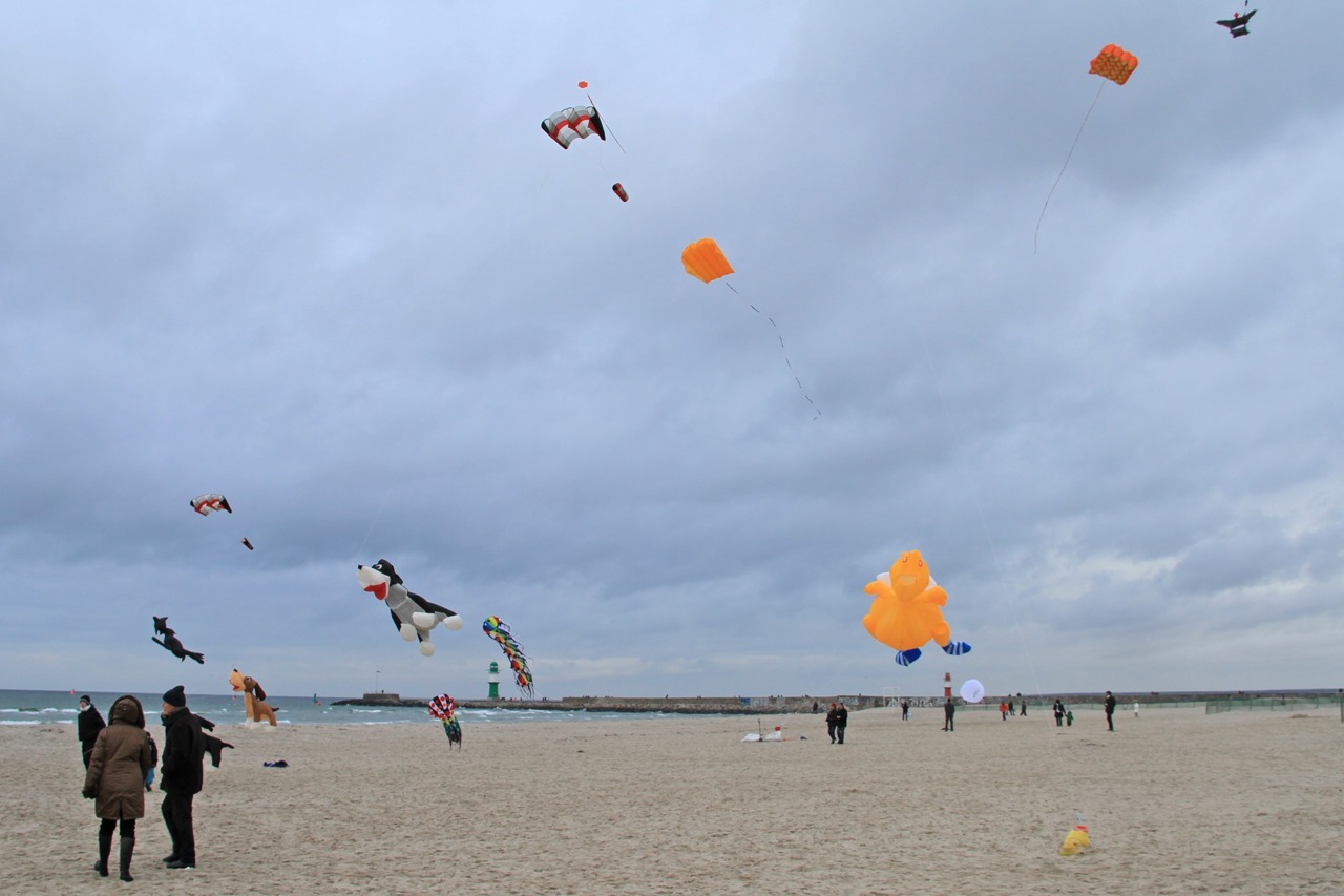 Drachenfest beim Warnemünder Wintervergnügen