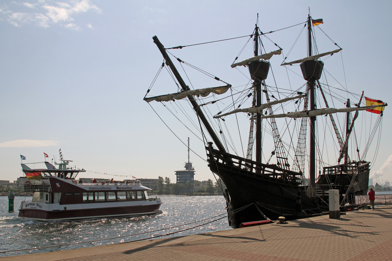 Replik des spanischen Weltumseglers „Nao Victoria“ am Passagierkai Warnemünde