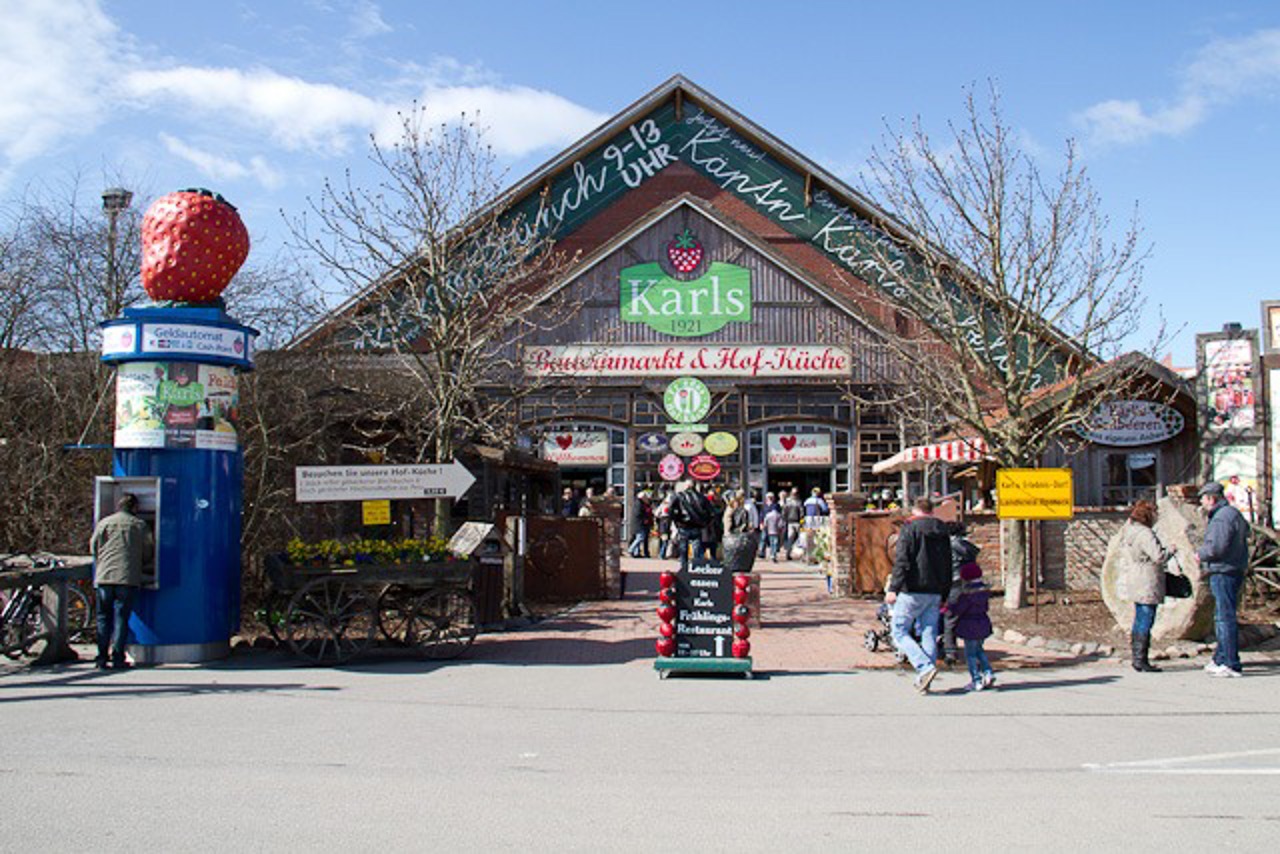 Eingang zu Karls Erlebnis-Dorf in Rövershagen