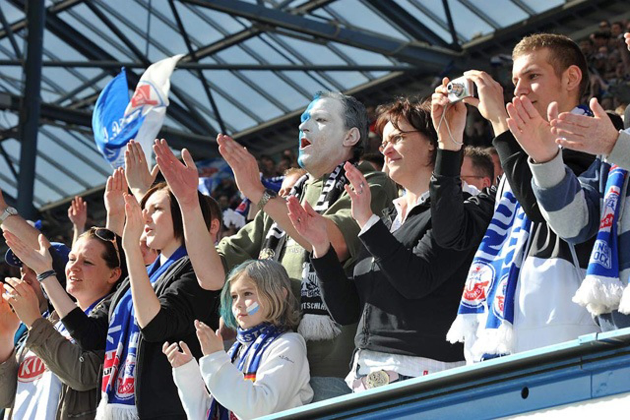 Fans bei der Partie Hansa Rostock gegen Dynamo Dresden