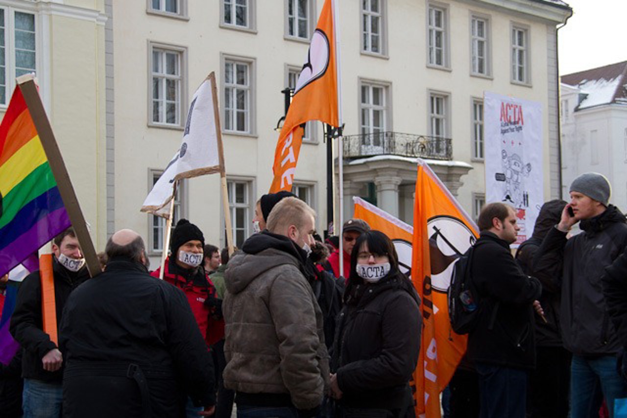 Die Demo gegen das Anti-Piraterie Abkommen ACTA ruft die Piratenpartei auf den Plan