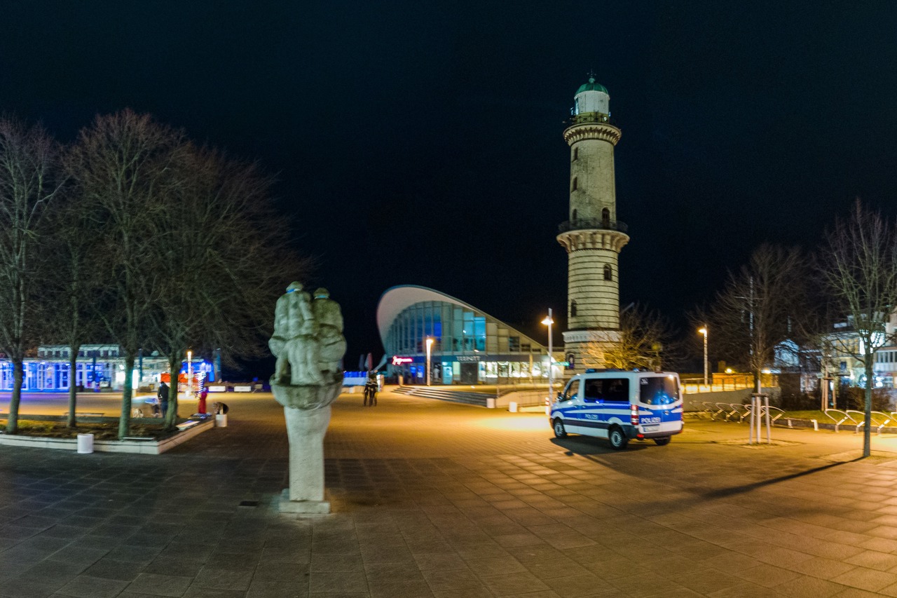 Ein insgesamt ruhiges Einsatzgeschehen verzeichnete das Polizeipräsidium Rostock in der Silvesternacht 2020