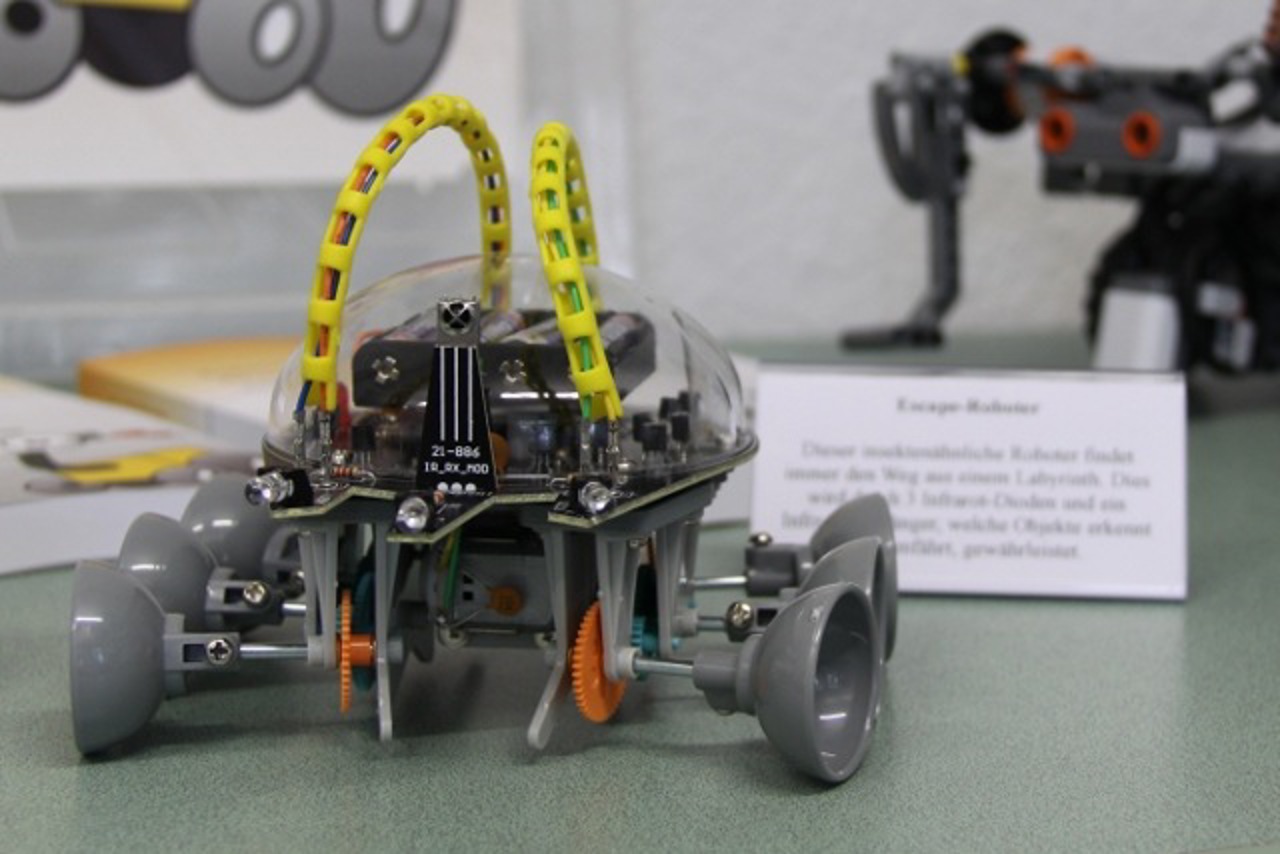 Mini-Roboter an der Rostocker Uni - Tag der Technik