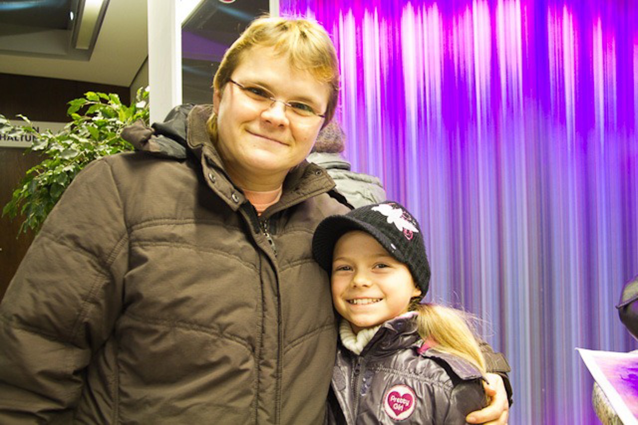 Pferdefan Josefine mit ihrer Mama bei der Royal Horse Gala