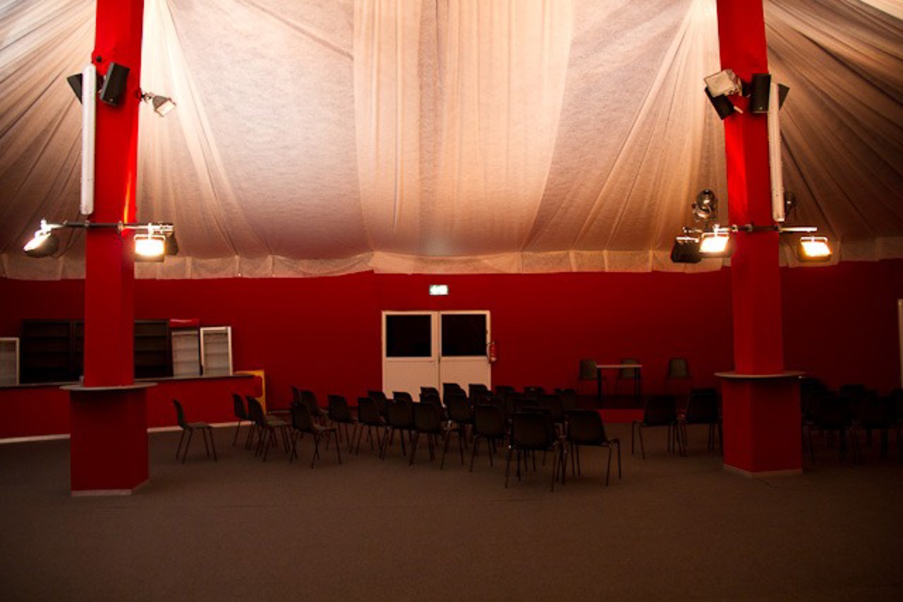 Das Foyer des Theaterzeltes. Hier sollen sich bis zu 410 Theaterbeuscher während der Pause aufhalten können.