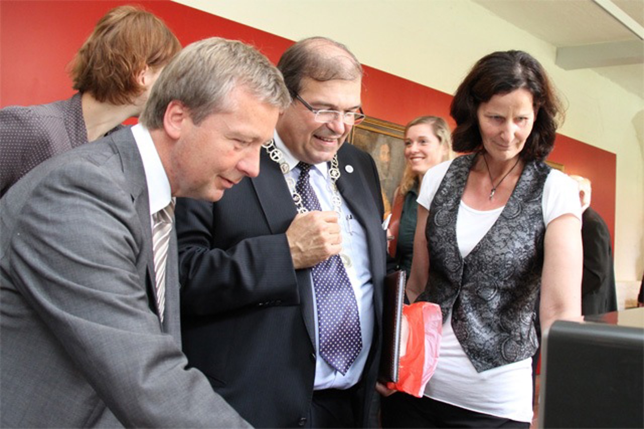 „Entenjagd“ auf dem KC85/4 - Bildungsminister Henry Tesch und Rektor Wolfgang Schareck