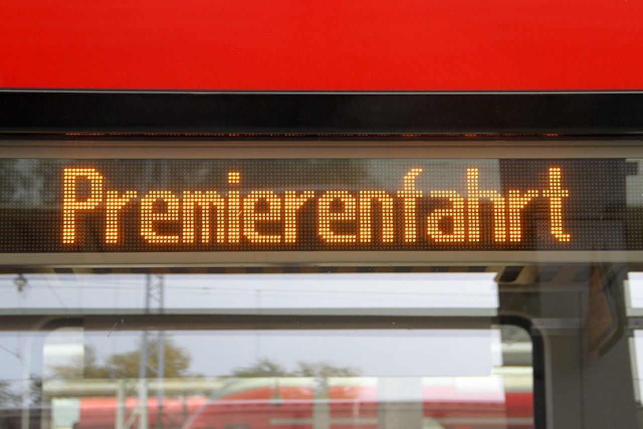 Premierenfahrt der neuen S-Bahn auf der Strecke Rostock - Warnemünde
