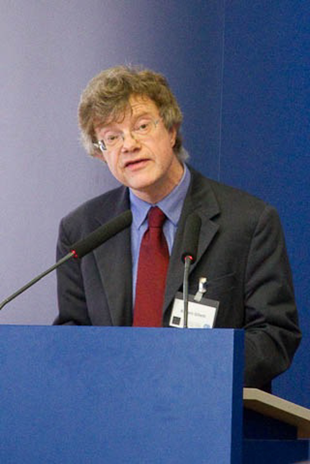 Dr. Robert Gillet