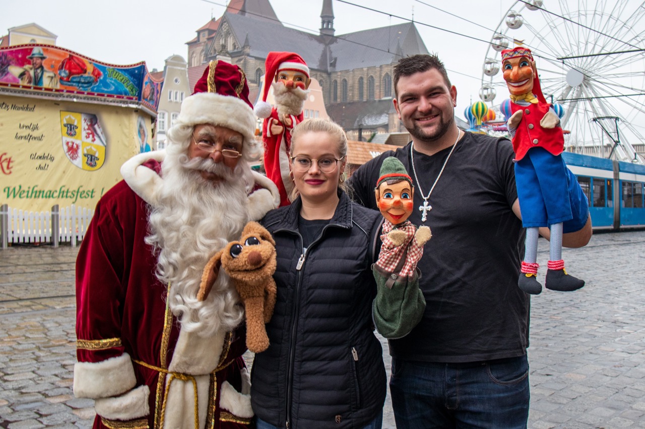 Weihnachtsmärchen mit dem Weihnachtsmann Falk Petersen und Puppentheater mit den Puppenspielern Julia Schultze und Joffrey Woitschack