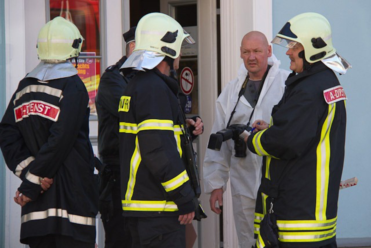 Feuerwehr und Spurensicherung