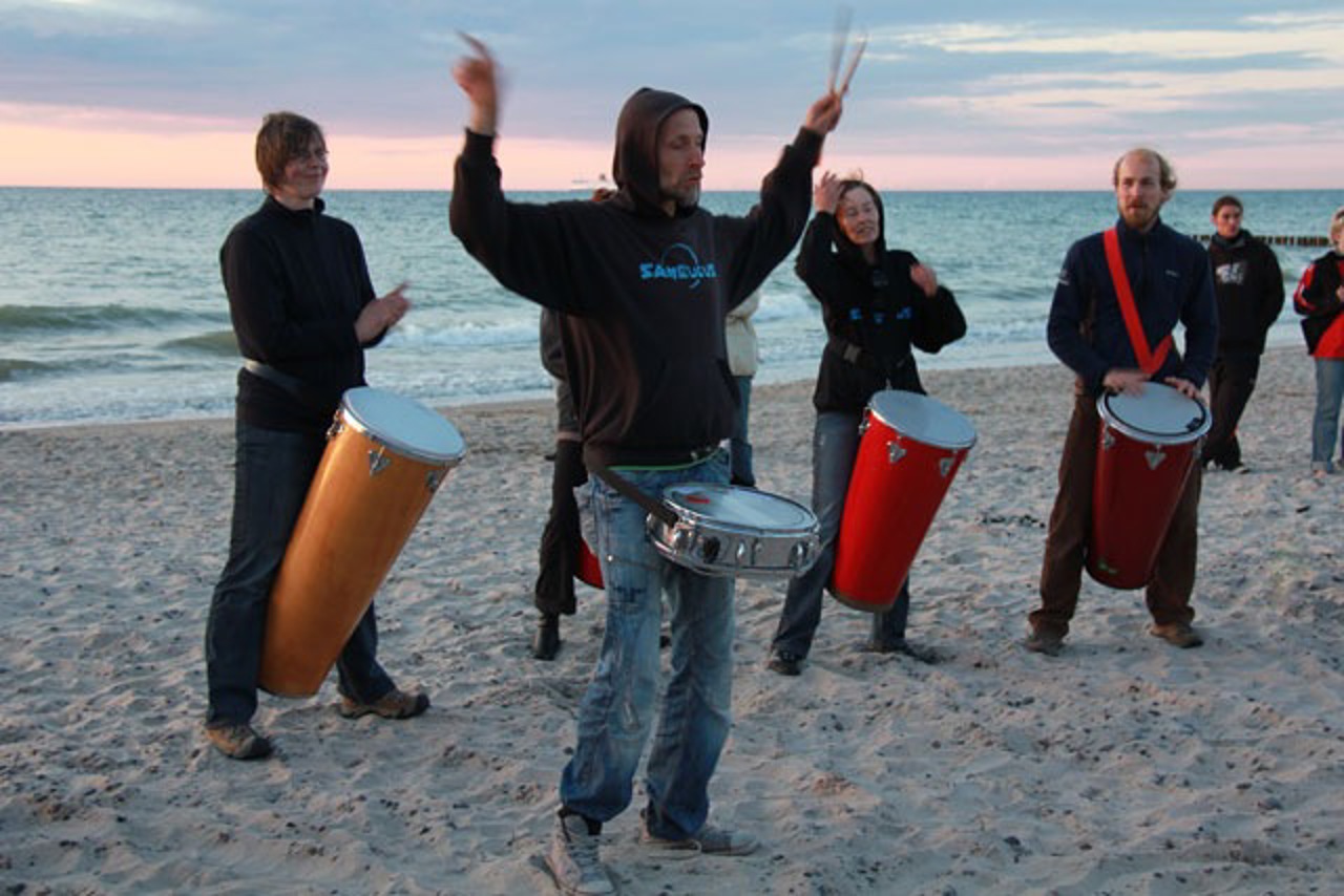 Samba am Strand von Warnemünde