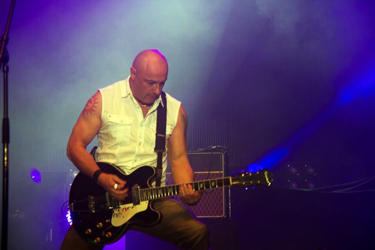 Fred Fairbrass von Right Said Fred im Stadthafen Rostock 2011