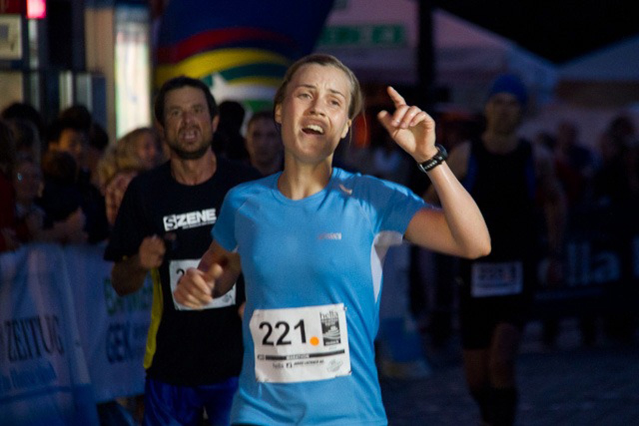 Anja Kruse aus Greifswald wird drittbeste Marathonläuferin