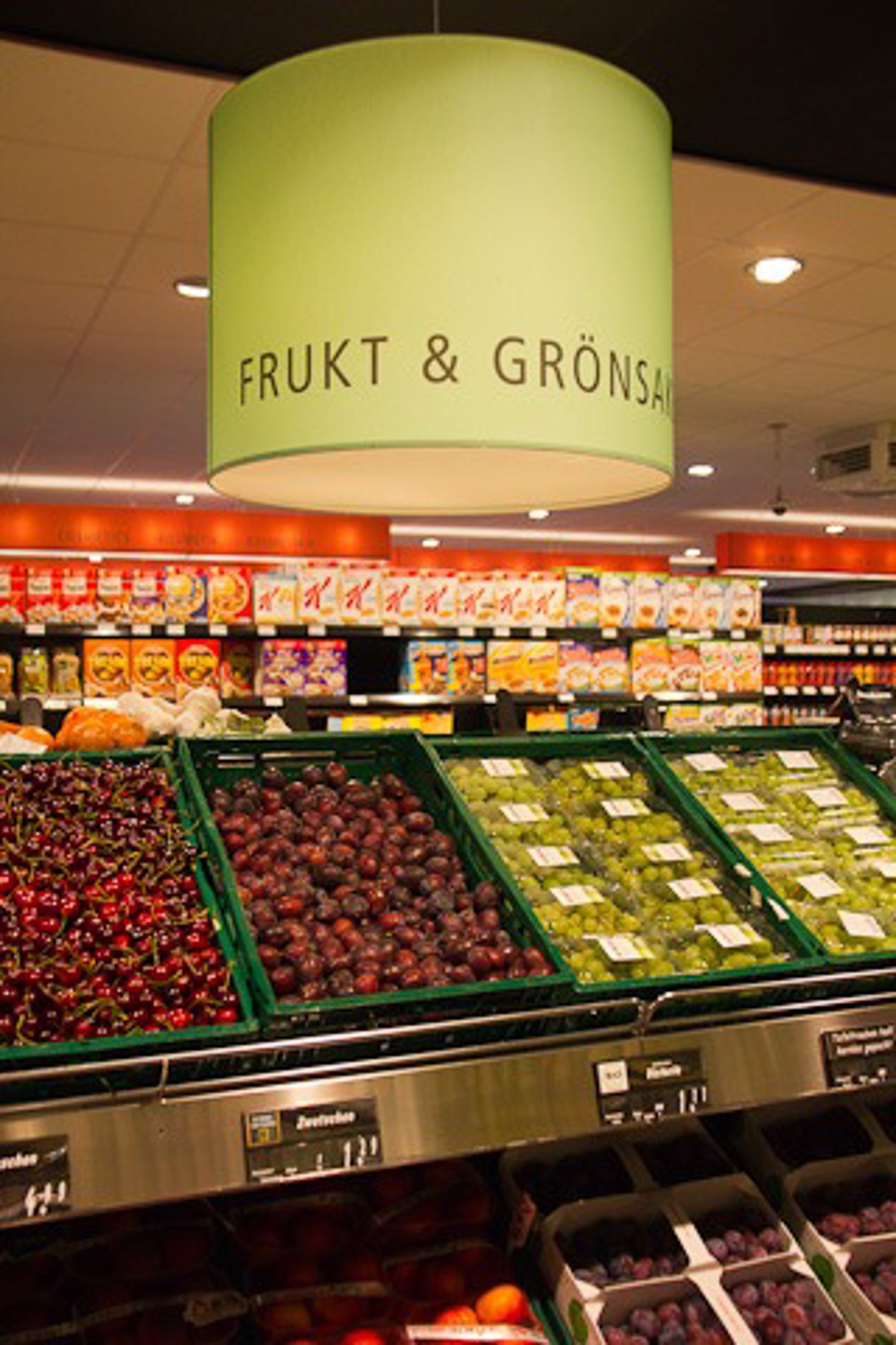 Schwedische Beschreibungen auch in der Obst- und Gemüseabteilung