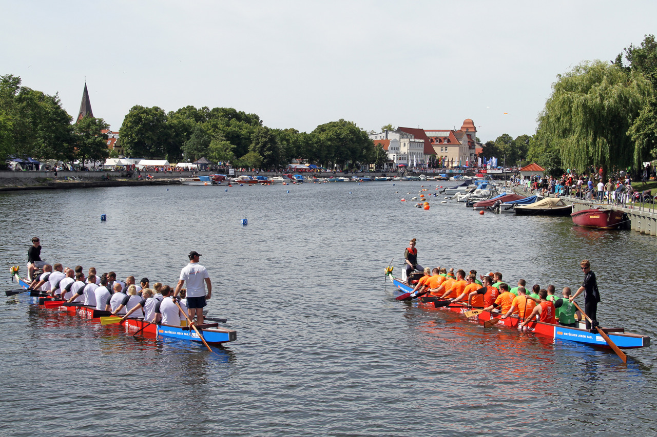Drachenbootfestival in Warnemünde 2016