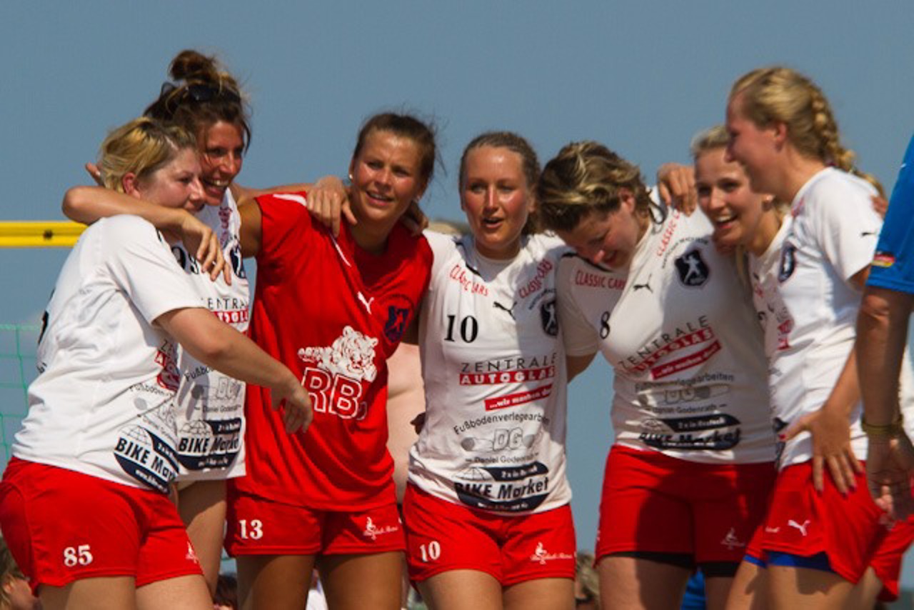 Der "Rostocker Beachclub" gewinnt das Damenfinale.