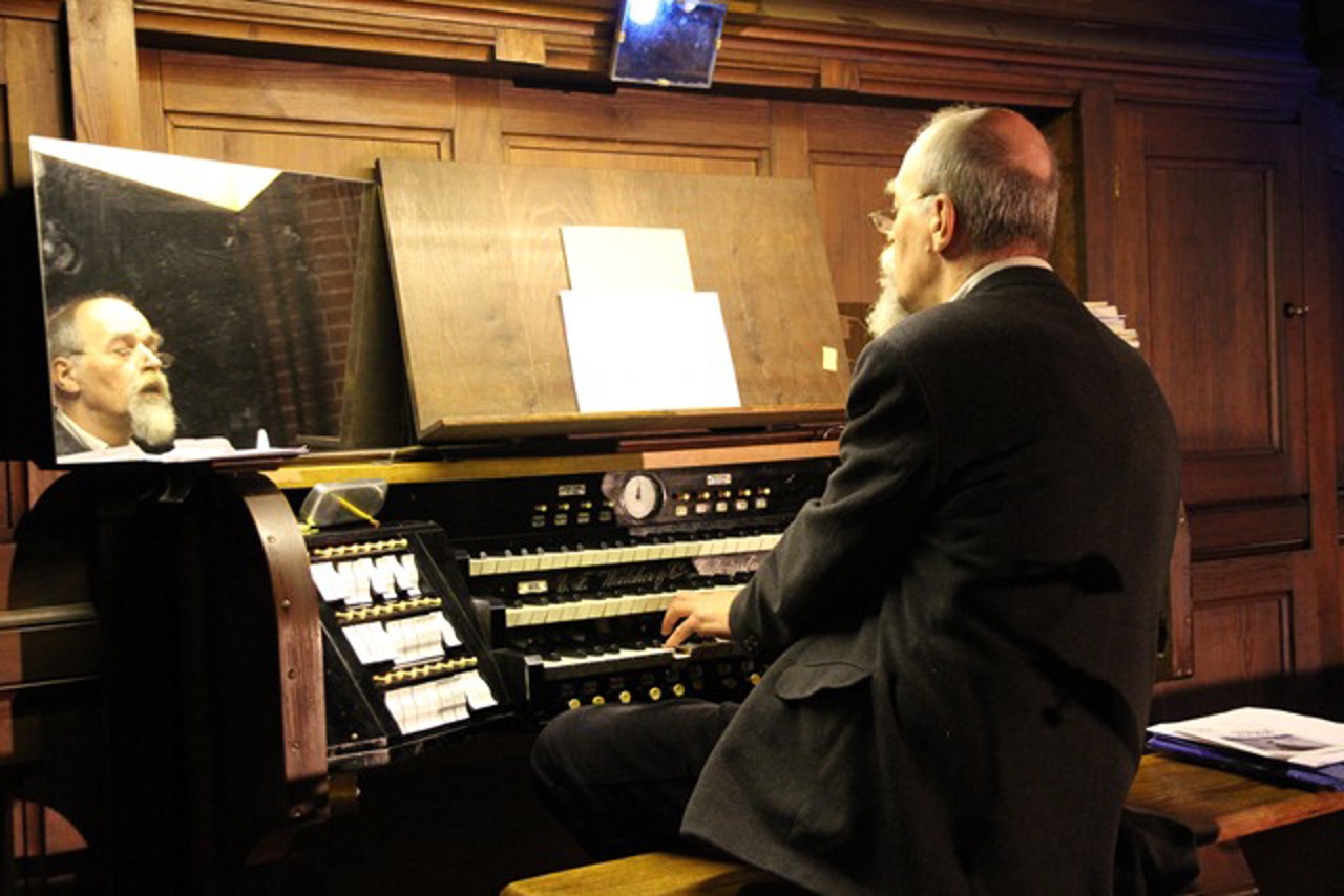 Karl Scharnweber an der Orgel Heiligen der Geist Kirche Rostock (Archiv)