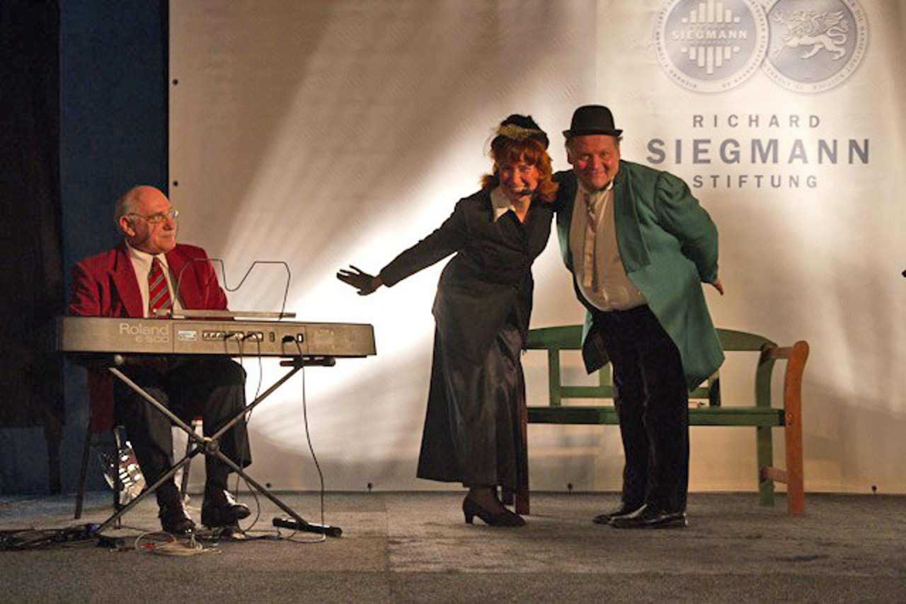 Mechaje, Jüdisches Theater