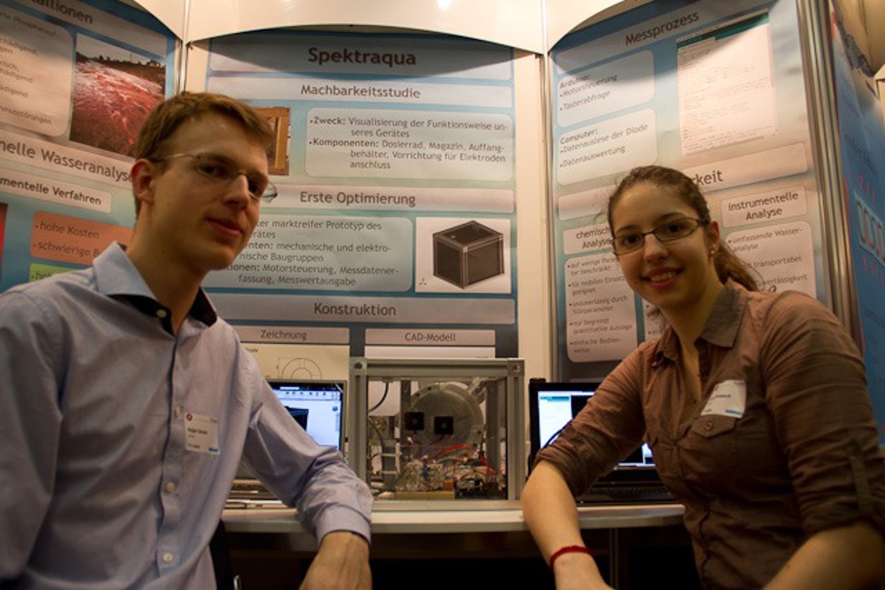 Vom Gurkenexperiment zum Prototypen - Edgar Zander und Luise Pevestorff gewinnen zum zweiten Mal infolge den 1. Paltz im Berich Technik