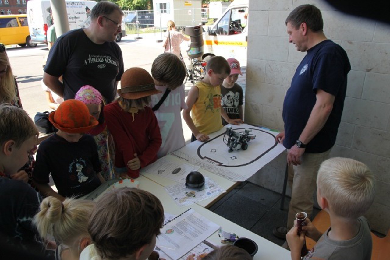 Die Roboter auf dem Kinderfamilienfest