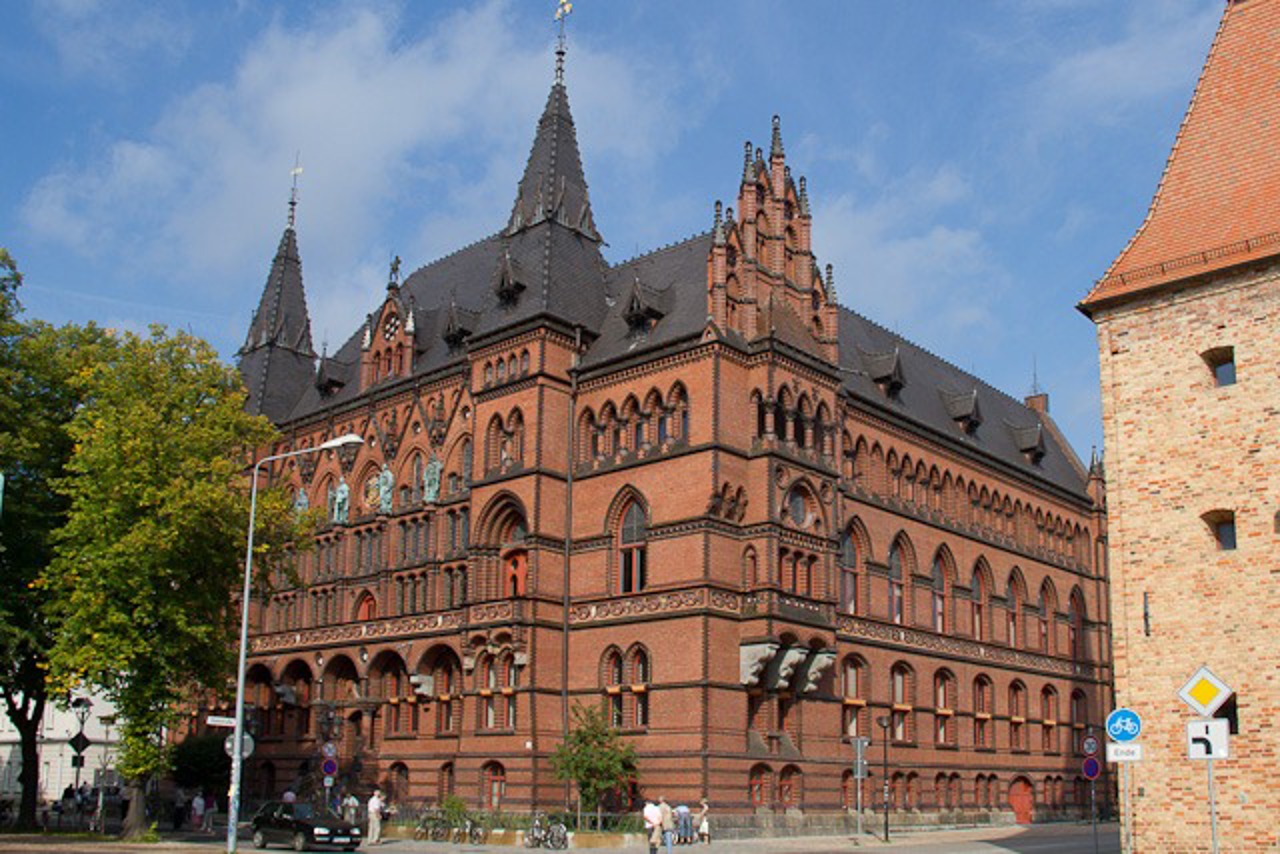 Im Ständehaus versammelten sich die Vertreter der Grundbesitzer im Land Mecklenburg: Ritter, Gutsbesitzer, Kirchen und Städte