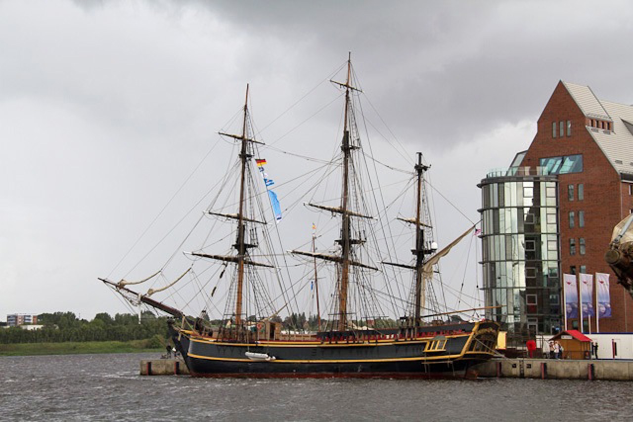 Segelschiff „Bounty“ bei der Hanse Sail