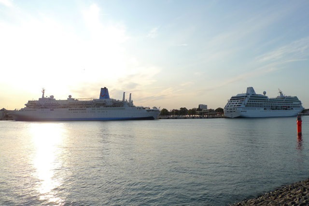 Die Thomson Spirit und die Regatta in Warnemünde