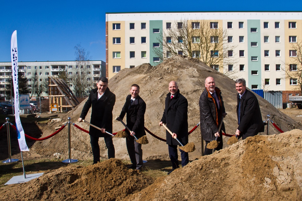 Erster Spatenstich für den sozialen Wohnungsneubau in der Vitus-Bering-Straße in Rostock-Schmarl