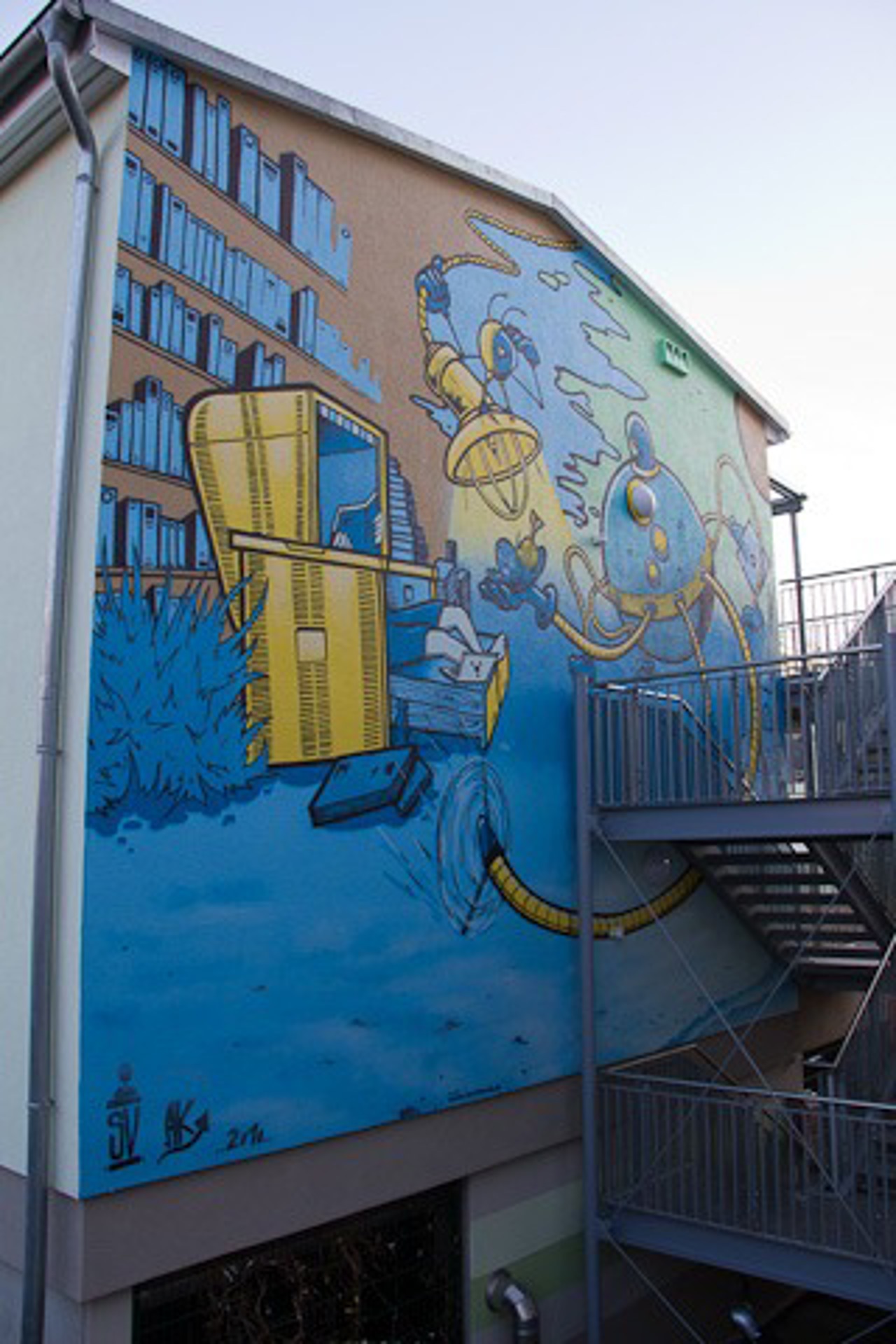Wandmalerei von Sebastian Volgmann und Alexander Kalfa an der Studentenwohnanalge "Ulmenhof"