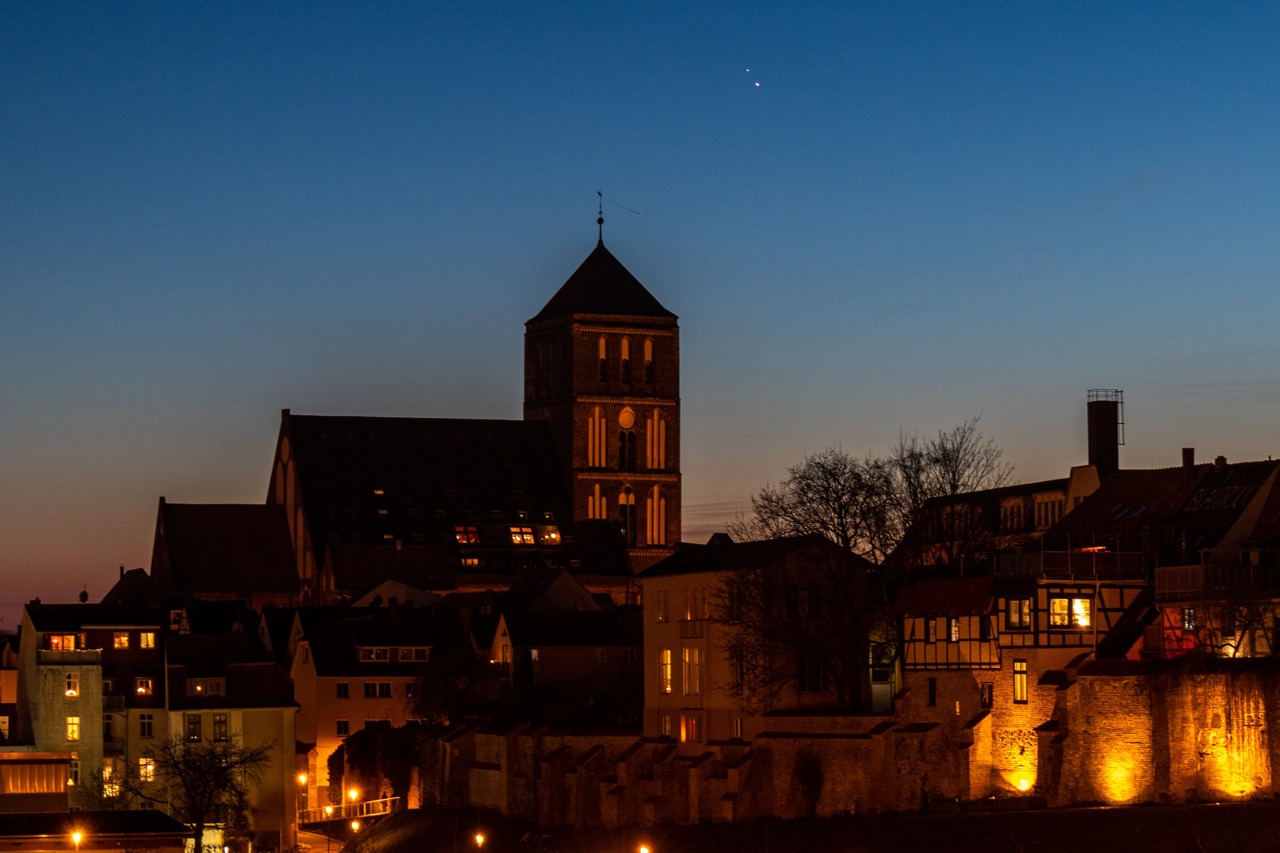 War es der Stern von Bethlehem? Jupiter und Saturn sind sich bereits sehr nah - Montag kommt es  zur Großen Konjunktion