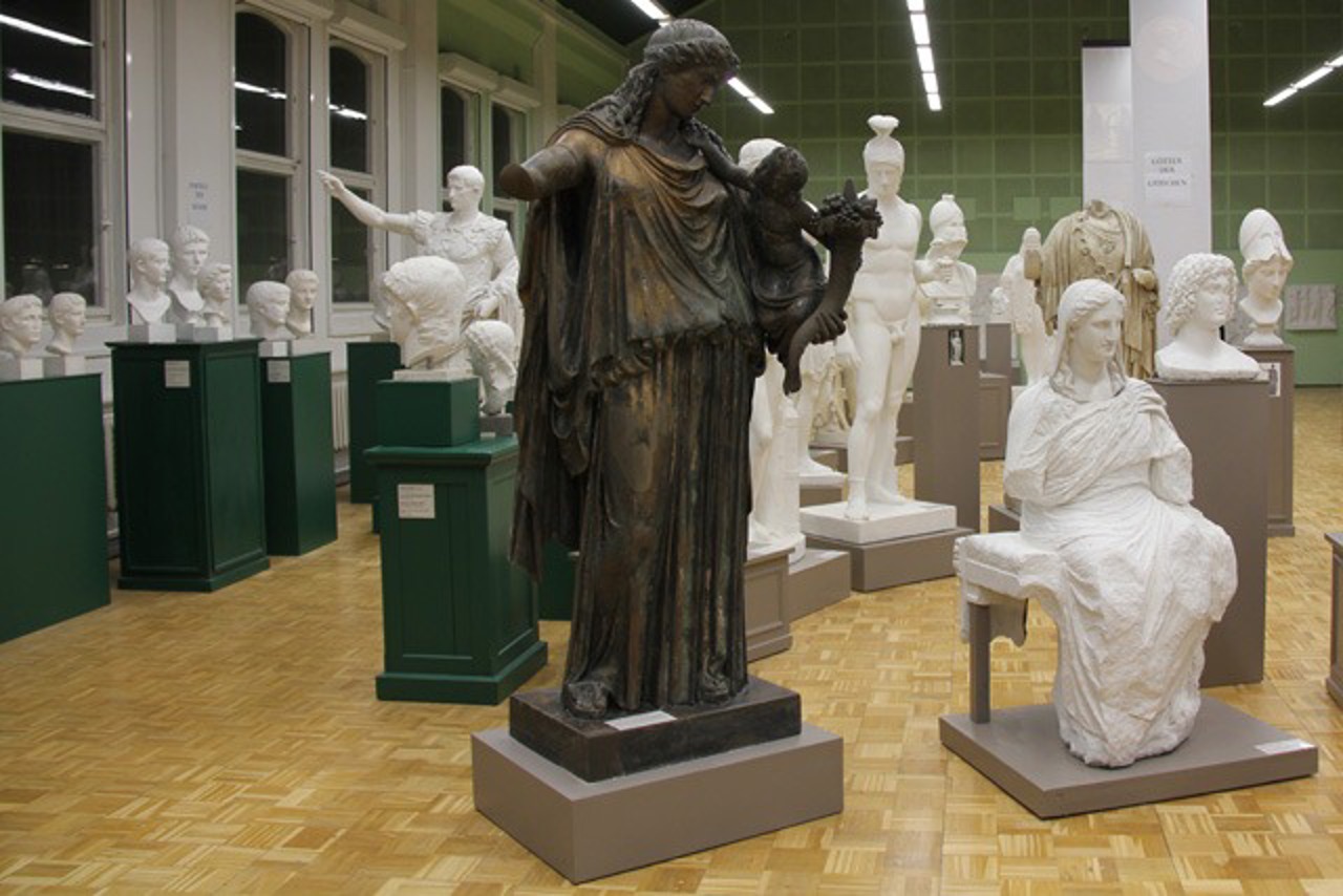 Skulpturen der Griechen und Römer im Heinrich Schliemann-Institut für Altertumswissenschaften