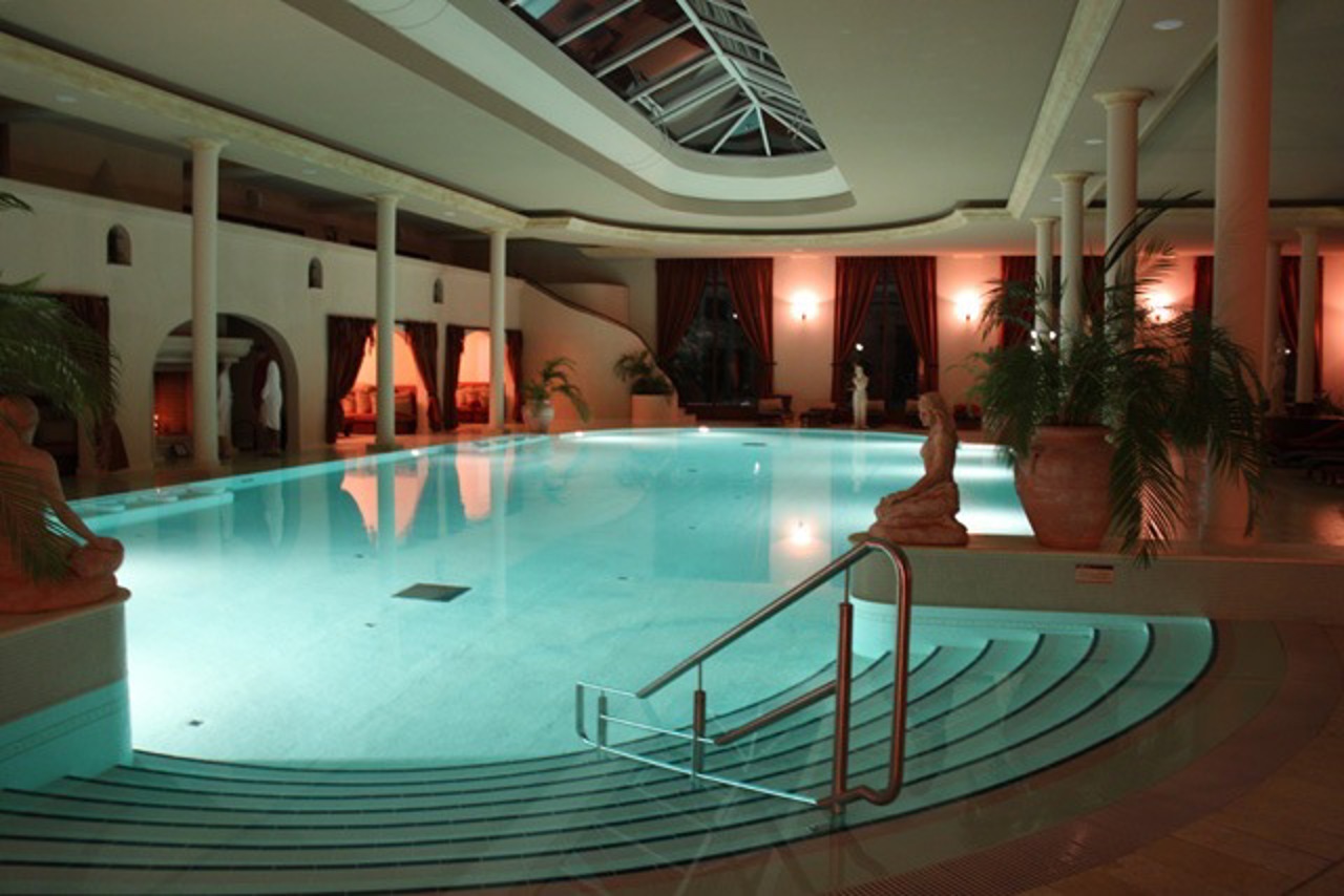 Schwimmbad in der Yachthafenresidenz Hohe Düne
