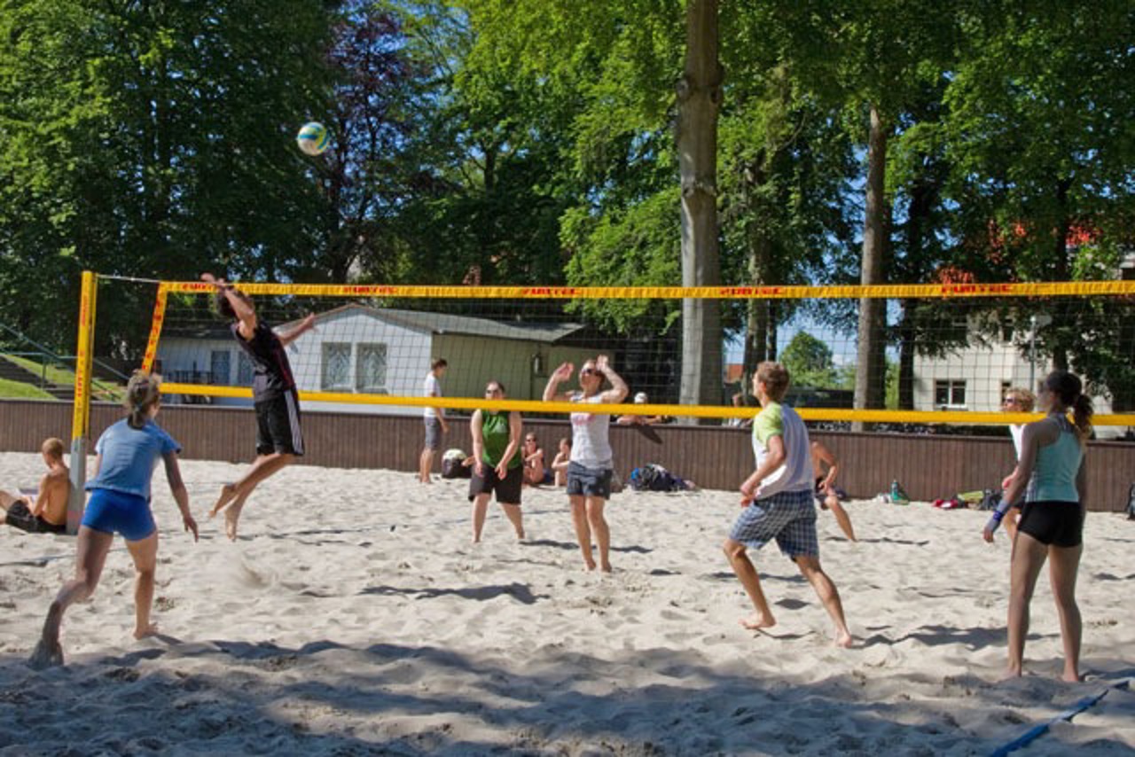 Volleyballturnier beim Mittsommernachtssportfest der Uni Rostock