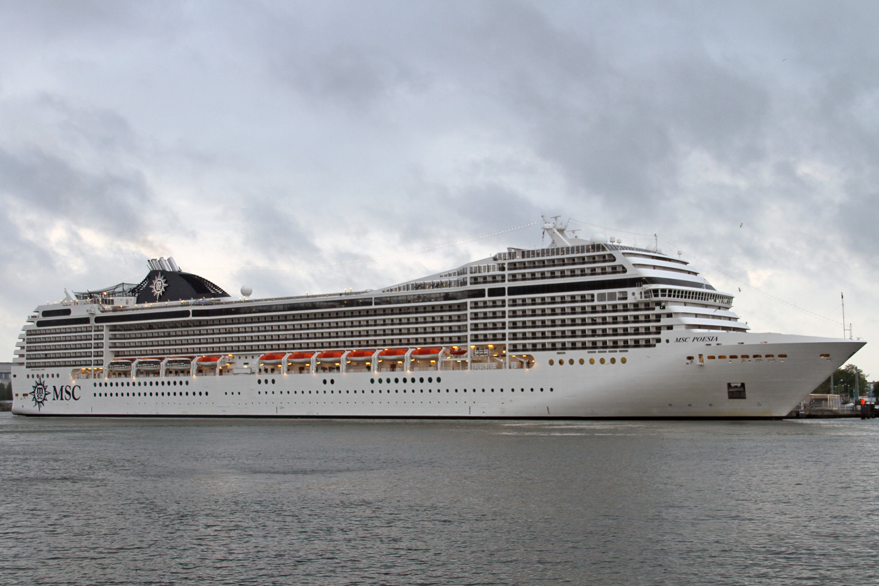 Die MSC Poesia im Kreuzfahrthafen Rostock-Warnemünde - 2016 kommt die MSC Opera, 2017 die MSC Magnifica