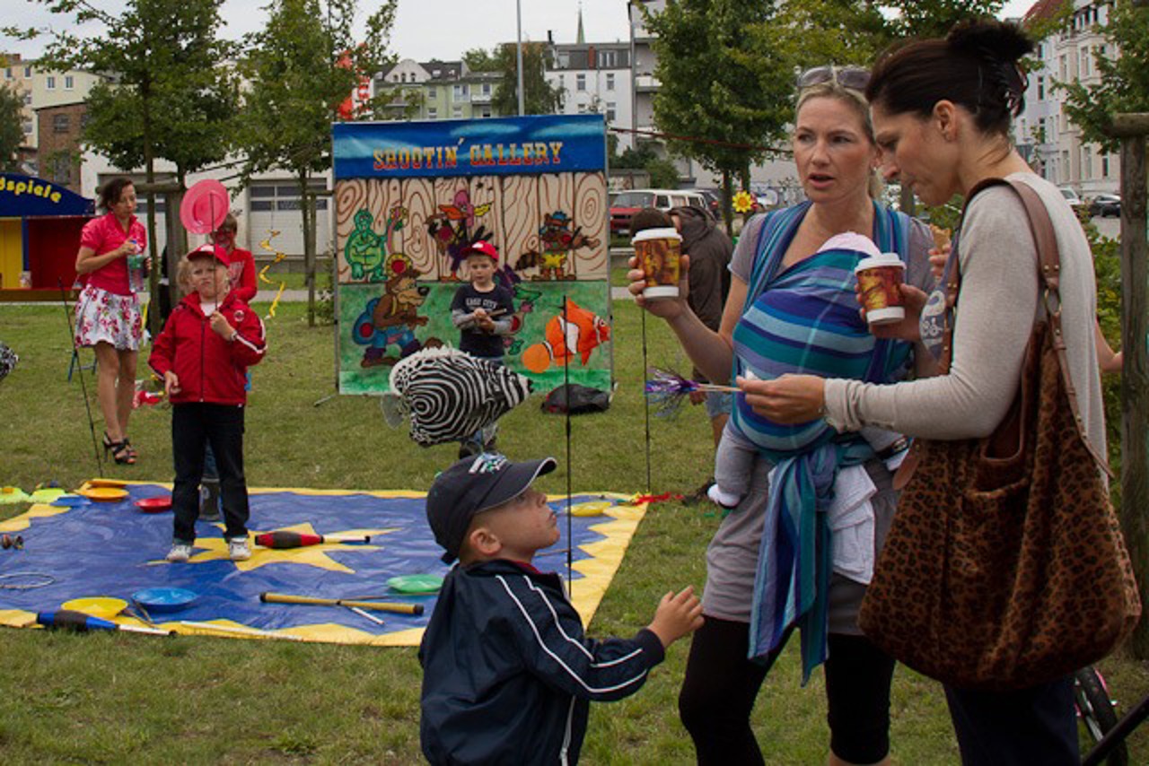 Spiel und Spaß für Kinder bei der Pappboot WM 2011