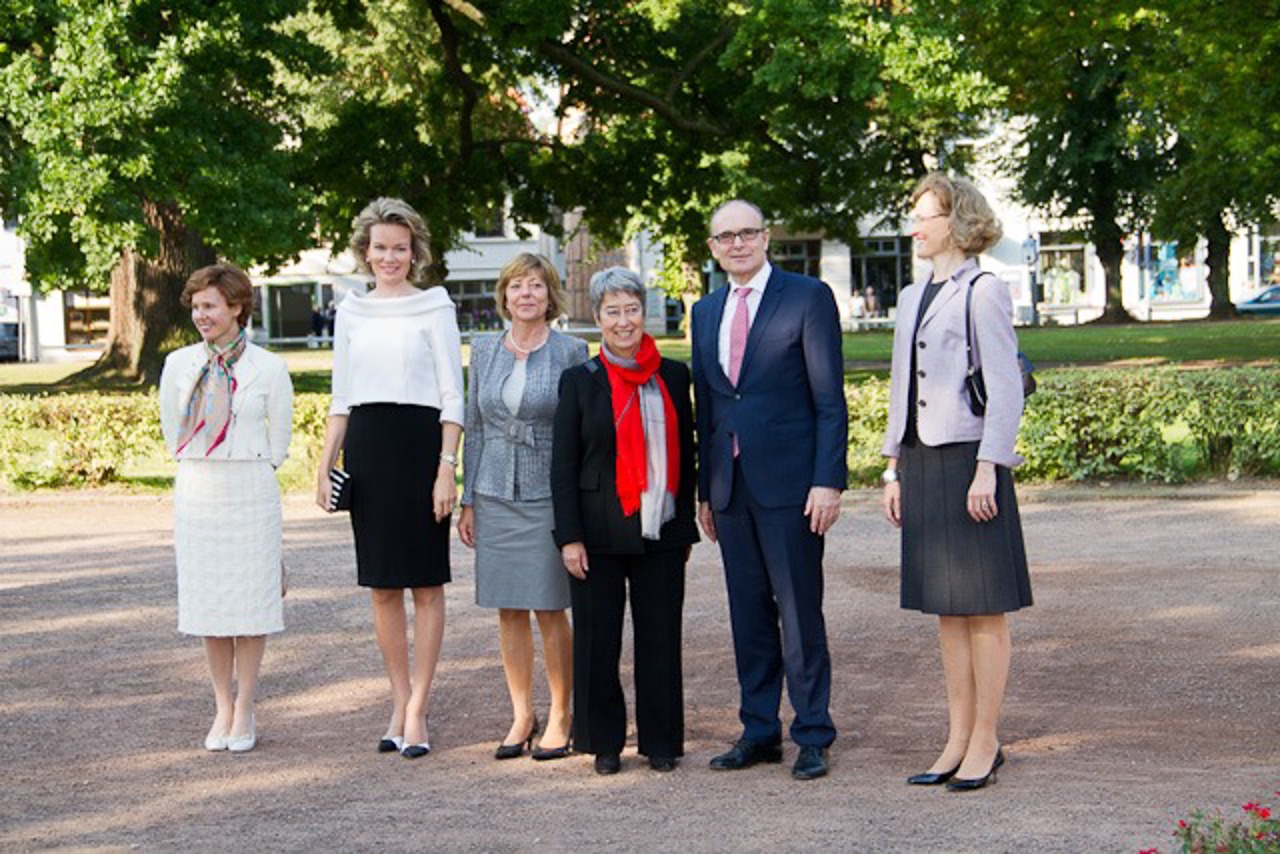 Ministerpräsident Erwin Sellering leitete das Damenprogramm. Mit der historischen Bahn "Molli" ging es nach Heiligendamm und ins Doberaner Münster.
