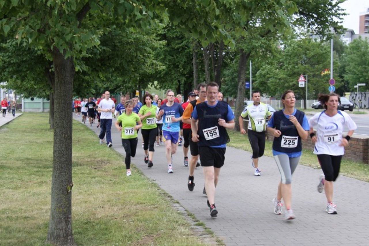 Gutes Wetter und gute Stimmung beim Rostocker Firmenlauf 2012