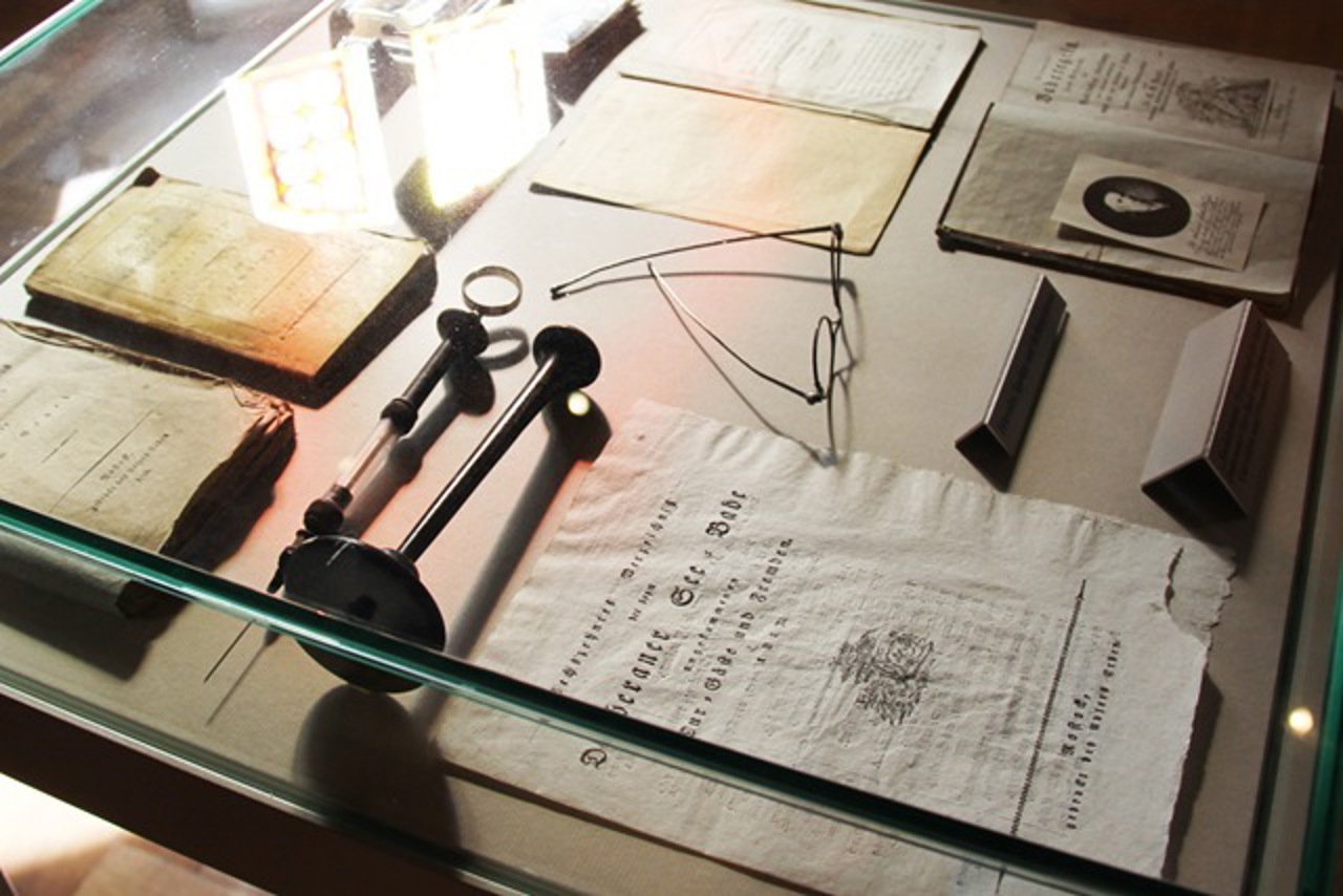 Vitrine im Stadt- und Bädermuseum Bad Doberan