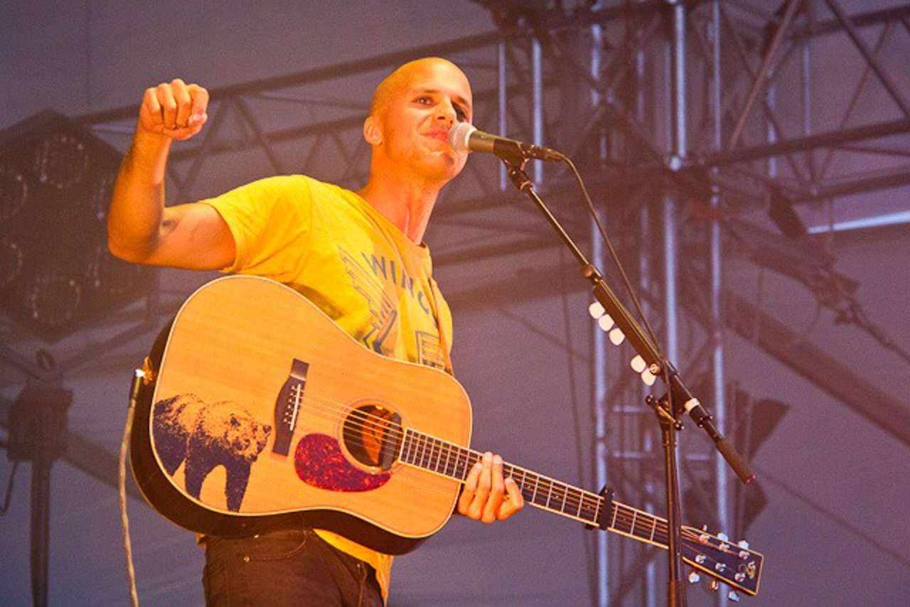Milow war der Headliner des Abends. Der belgische Musiker begeisterte mit seinen Songs wie „Litle In The Middle“, „Ayo Technology“, „You And Me (in My Pocket)“ und „You Don’t Know“